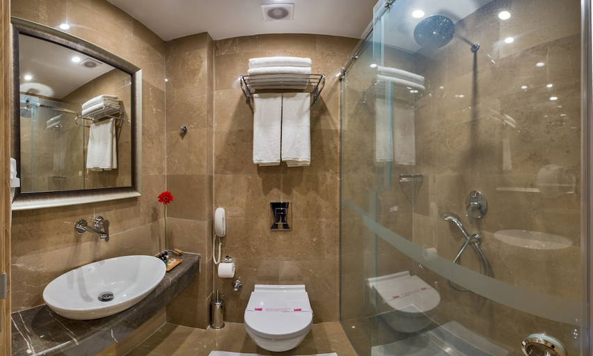 Bathroom 5, Aybar Hotel & Spa, Fatih
