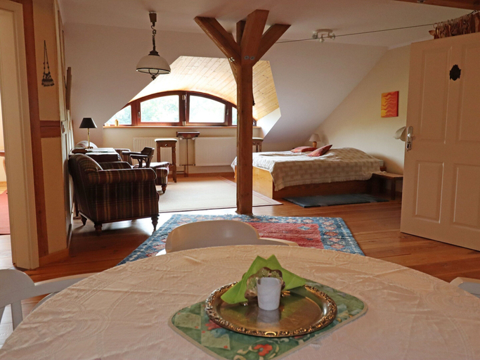 Bedroom 2, Besondere Ferienwohnung Bibliothek in Buschenhagen, Vorpommern-Rügen