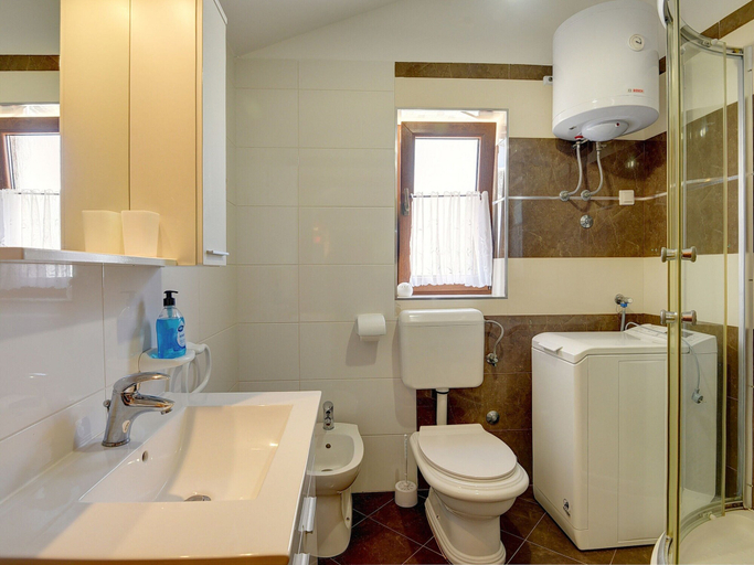 Bathroom, Holiday Home in Medulin Near Beach, Medulin