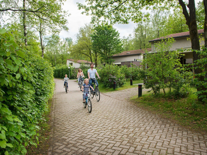 Others 5, Forest-edge Family Bungalow, Apeldoorn