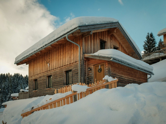 Others 3, Chalet in Dachstein West With Shared Pool, Hallein