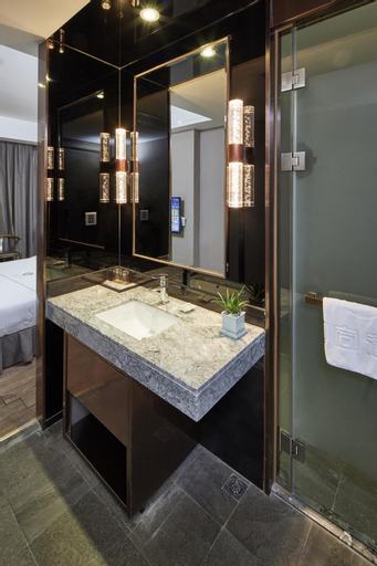 Bathroom 7