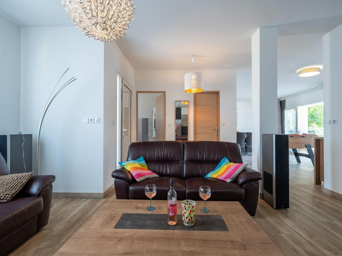Living room 3, Majestic Villa With Private Pool, Hérault