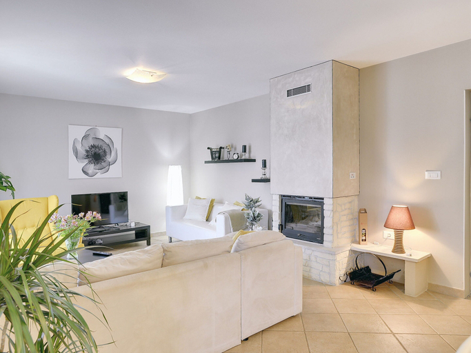 Others 5, Superb Modern Villa With Pool, Large Fenced Yard Near the Beach, Marčana