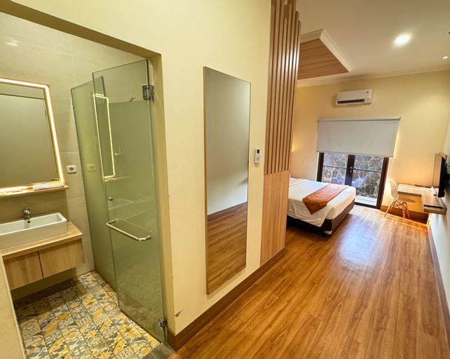 Bedroom 12