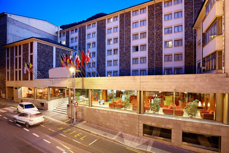Exterior & Views