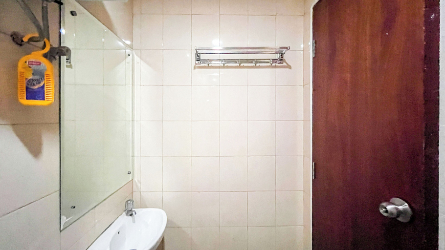 Bathroom 3, Good Place Studio Apartment At Vida View Makassar, Makassar