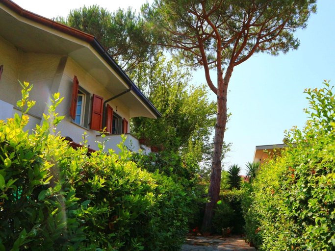 Exterior & Views 2, Nice Holiday Home in Marina di Massa near Beach, Massa Carrara
