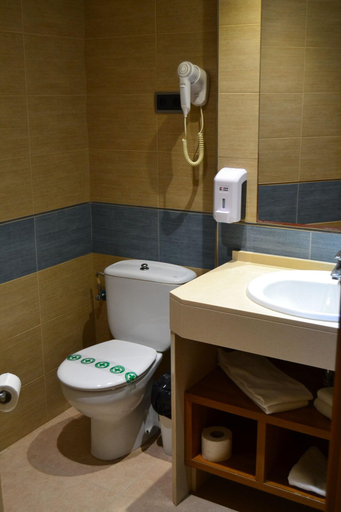 Bathroom 5, Caprici Beach Hotel & Spa, Barcelona