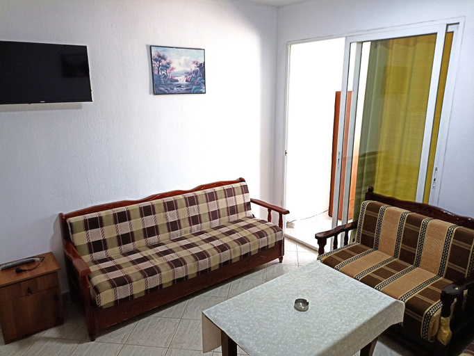 Others 3, Apartment in the Plazh Area Surrounded by Greenery, Durrësit