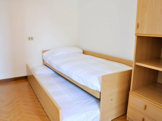 Bedroom 4, Holiday Home in Sirmione Near Thermal Baths, Brescia