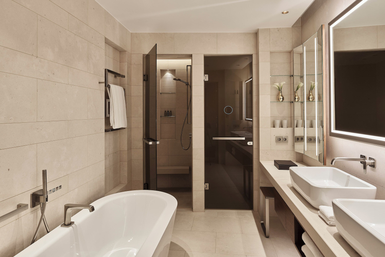 Bathroom, The Fontenay, Hamburg