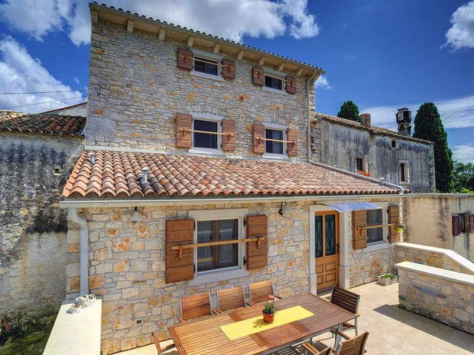 Exterior & Views 2, Holiday Home in Valtura With Swimming Pool, Ližnjan