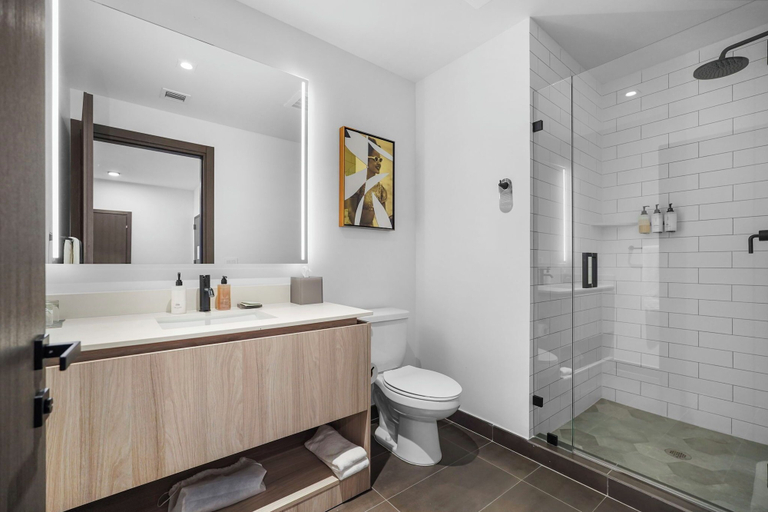 Bathroom 4, Bayside Apt with Stunning City Views, Miami-Dade