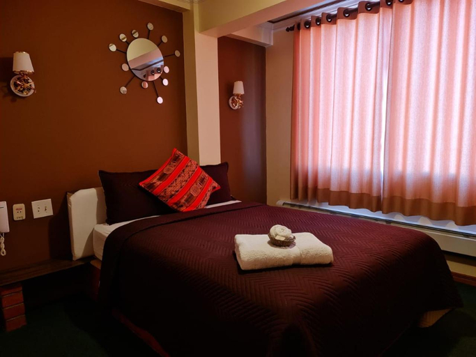 Others 5, Hotel Espectacular, Pedro Domingo Murillo