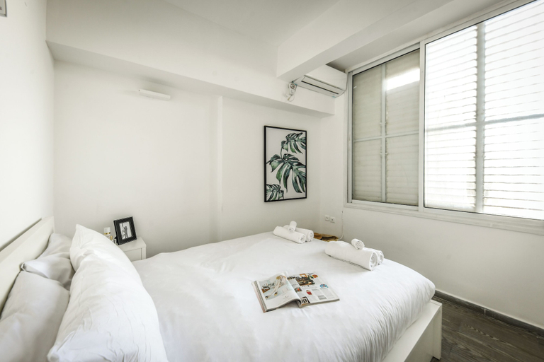 Bedroom 3, Charming 1BR Apt by Sea N' Rent