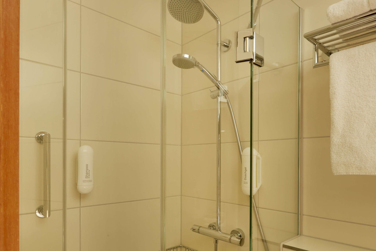Bathroom 5, H+ Hotel Nürnberg by Sunday Hotels, Nürnberg