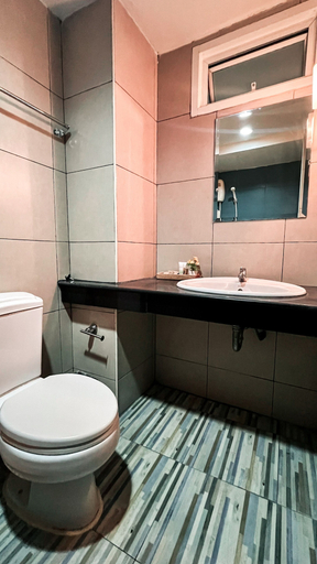 Bathroom 4, One Deves, Phra Nakhon