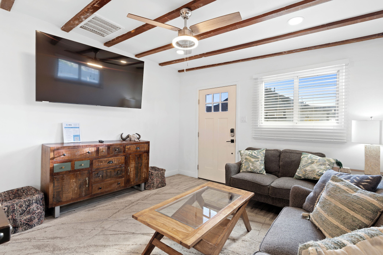 Others 4, Cottage with BBQ & Hot Tub, Maricopa