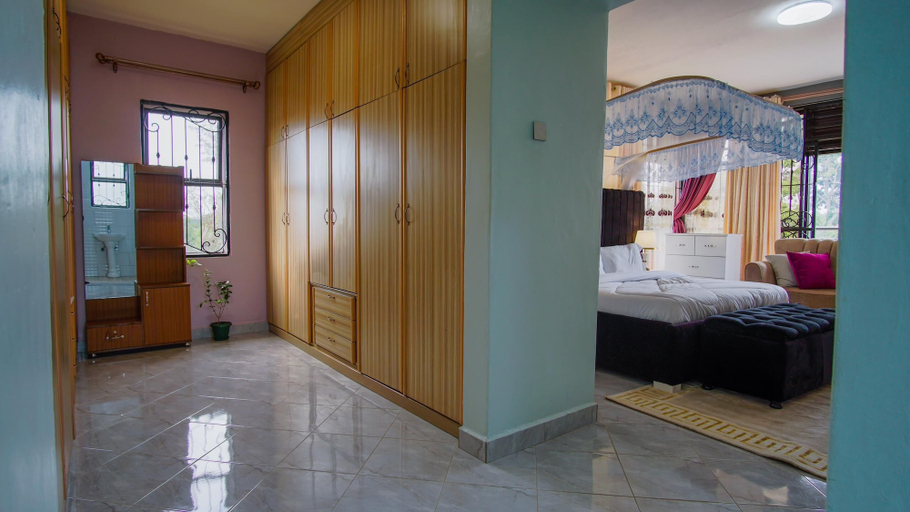 Others 5, HUTLAND HOTEL, Busiiro