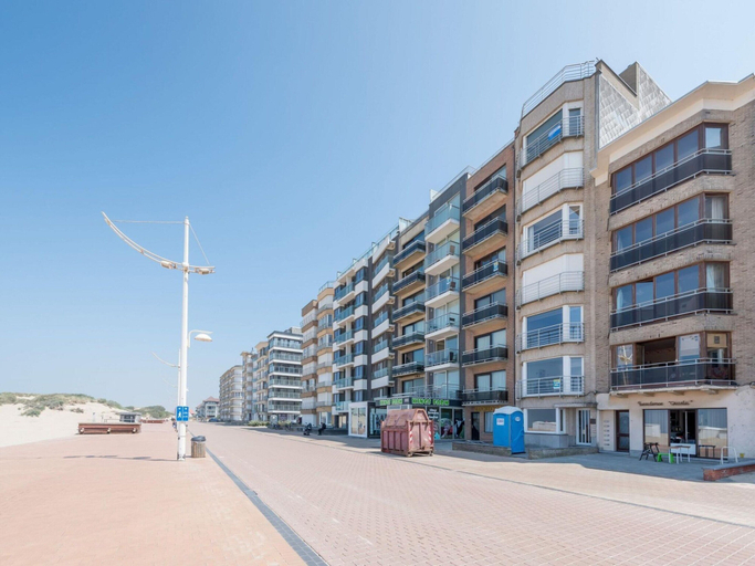 Others 2, Apartment on Sea Wall With Stunning Views, West-Vlaanderen