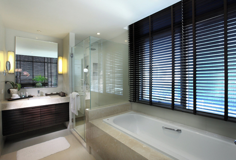 Bathroom 10
