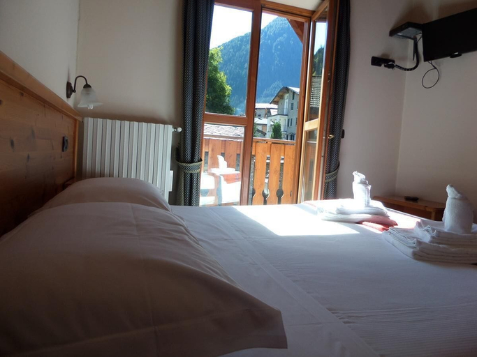 Bedroom 5, Albergo Valle del Bitto, Sondrio
