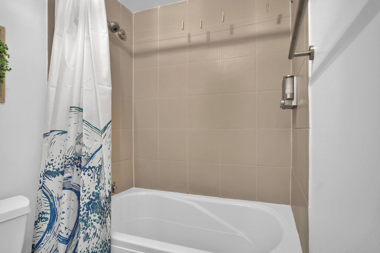 Bathroom 4, Tropical Paradise - Spacious 3-Bedroom, Miami-Dade