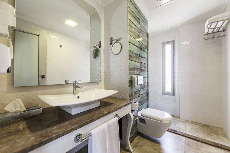 Bathroom 5, Tui Magic Life Masmavi, Serik