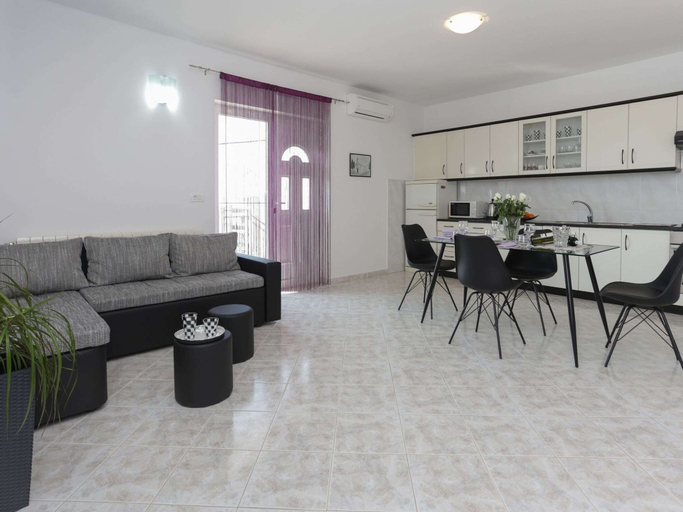 Others 4, Apartment in Katel Gomilica Near Beach, Kaštela