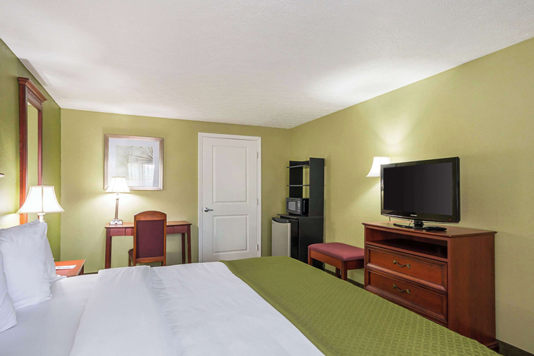 Bedroom 3, Quality Inn Weston, Lewis