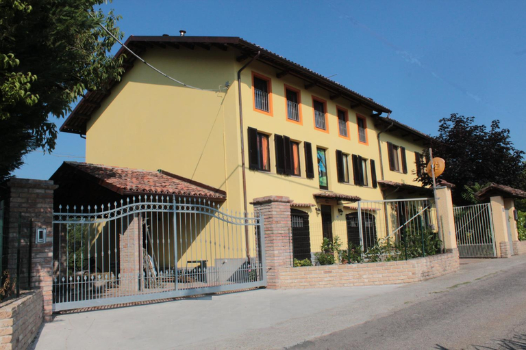 Exterior & Views 1, Casa Vacanze I Boidi, Asti