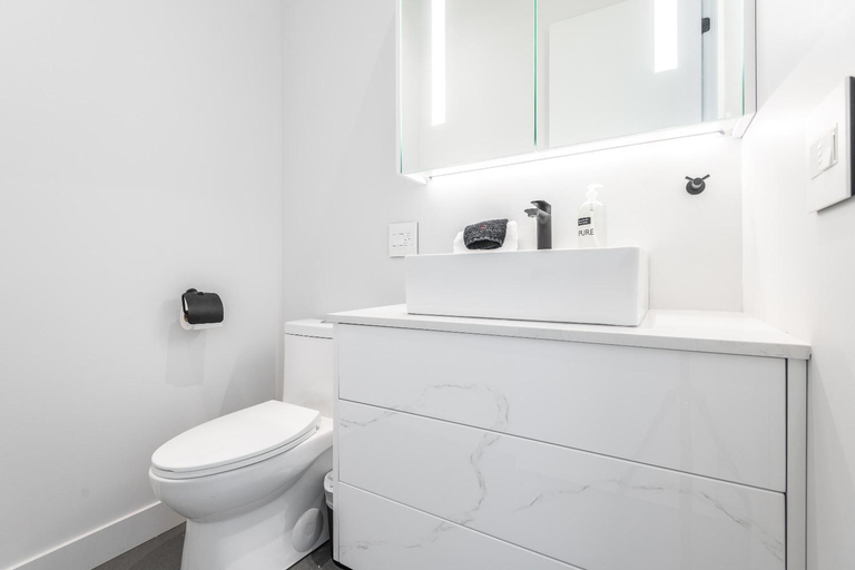 Bathroom 3, Nordic Lodge Tremblant -5 Bdrs,hot Tub,pool Table, Les Laurentides