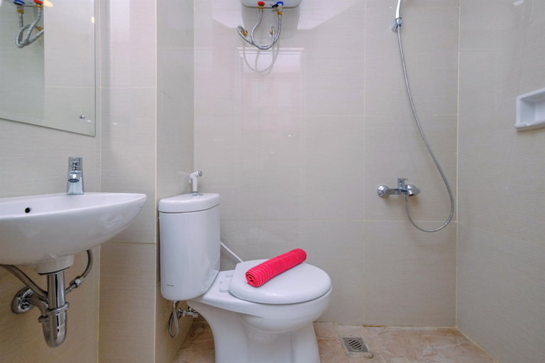 Bathroom 4, Wonderful And Comfy Studio Apple 1 Condovilla Apartment, South Jakarta