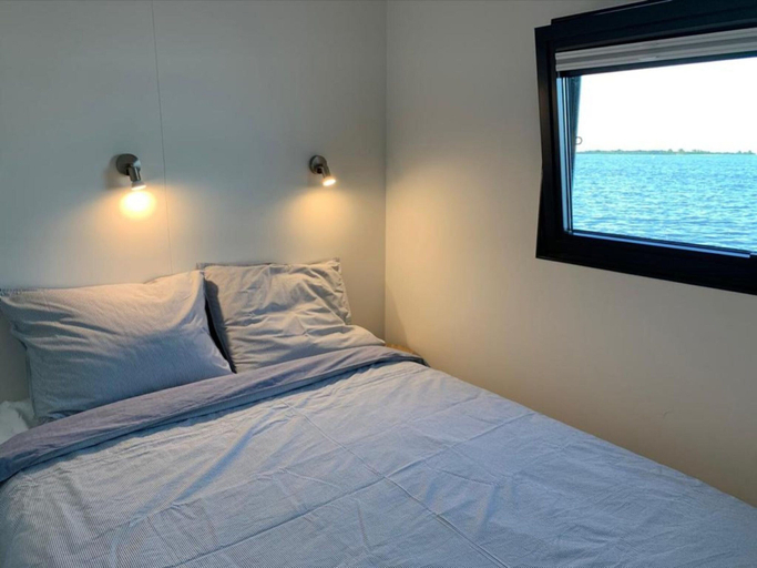 Bedroom 2, Houseboat Sneekermeer with Sun Deck, Sneek