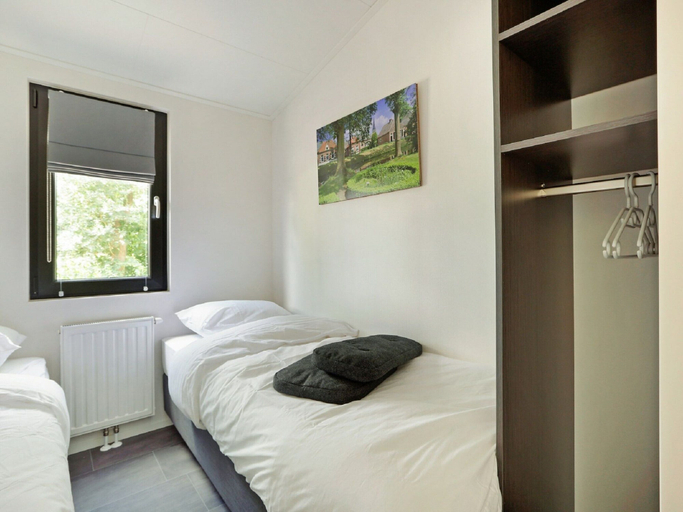 Others 2, Modern Chalet With Nice Sliding Doors Near Lochem, Lochem