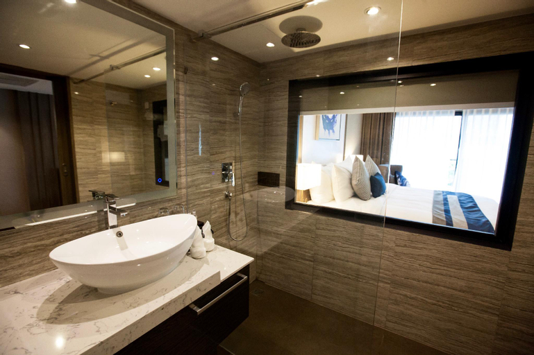 Bathroom 12