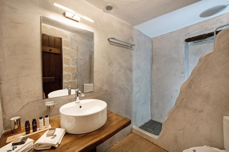 Bathroom 3, Sclopa The Laography Project, Crete