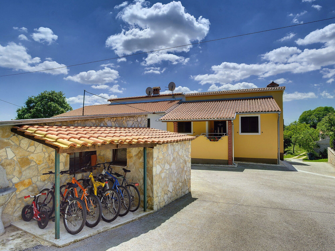 Exterior & Views 2, Holiday Home in Lindar With Pool, Pazin