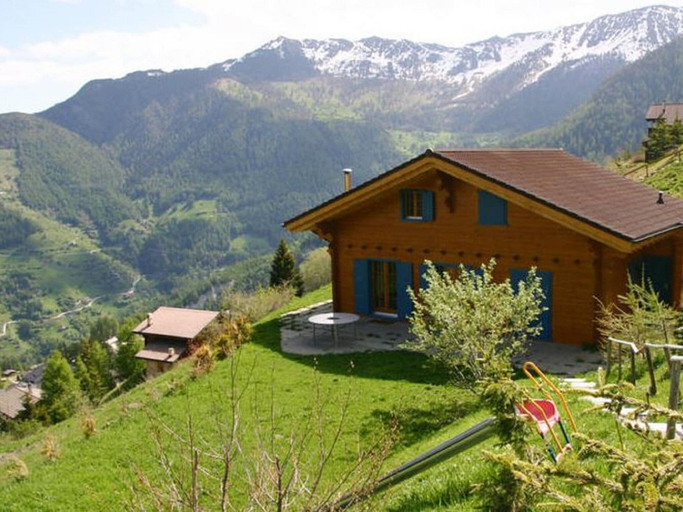 Others 5, Chalet Alpina, Martigny