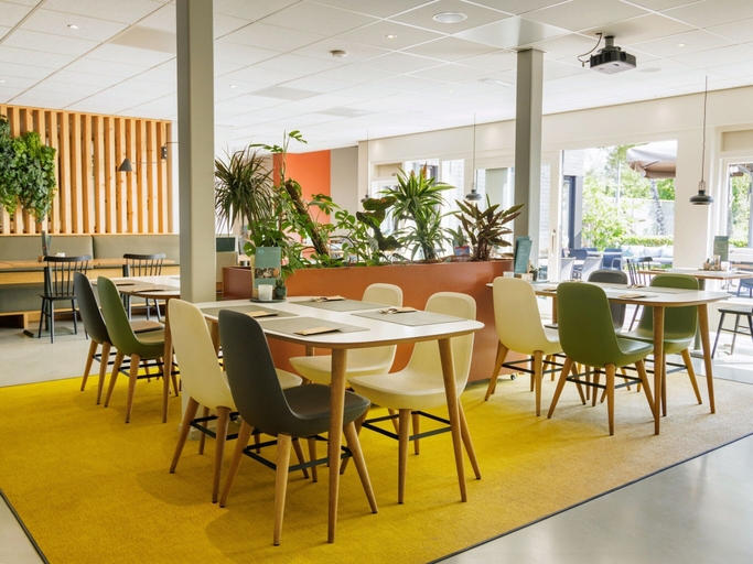 Dining 5, Forest-edge Villa With Sauna, Apeldoorn
