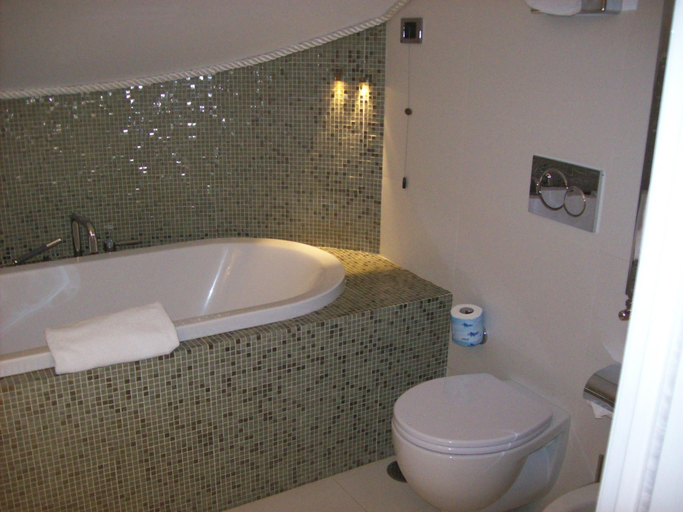 Bathroom 4