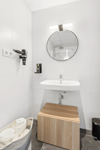 Bathroom 4, Limehome Valencia Calle de Cadiz, Valencia