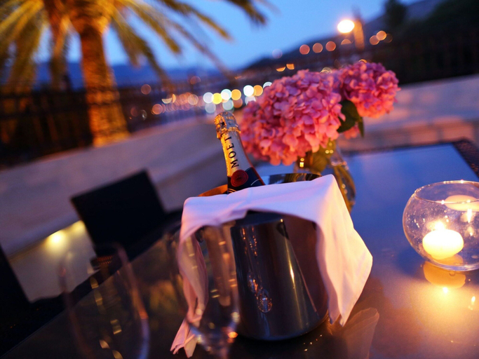 Food & Drinks 5, Villa on an Exclusive Location in Dubrovnik With Pool, Dubrovnik
