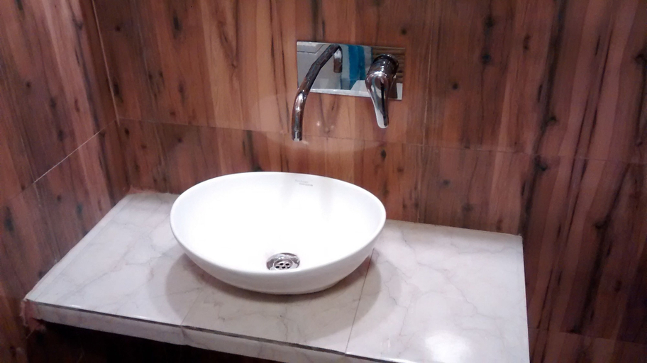 Bathroom 5, Hill Top Swiss Cottage, Garhwal