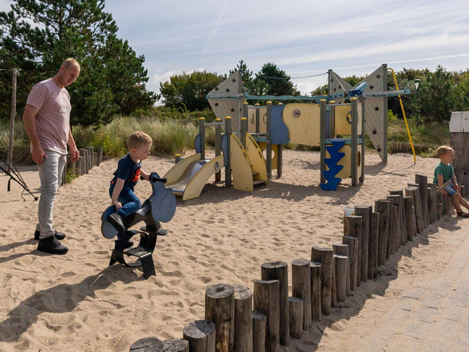 Children's area, Modern Chalet With Dishwasher, Near the Beach, Ameland