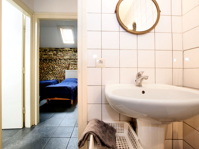 Bathroom 4, Spacious Holiday Home in Richelle With Private Terrace, Liège