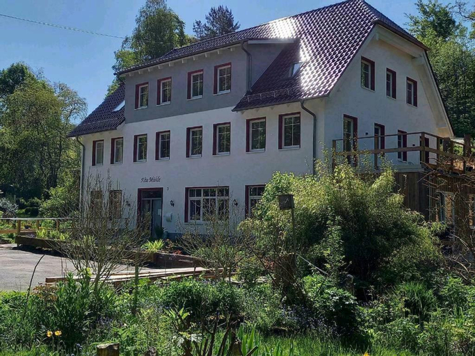 Exterior & Views