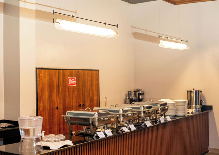Food & Drinks 5, Hotelinn Oniru, Eti-Osa