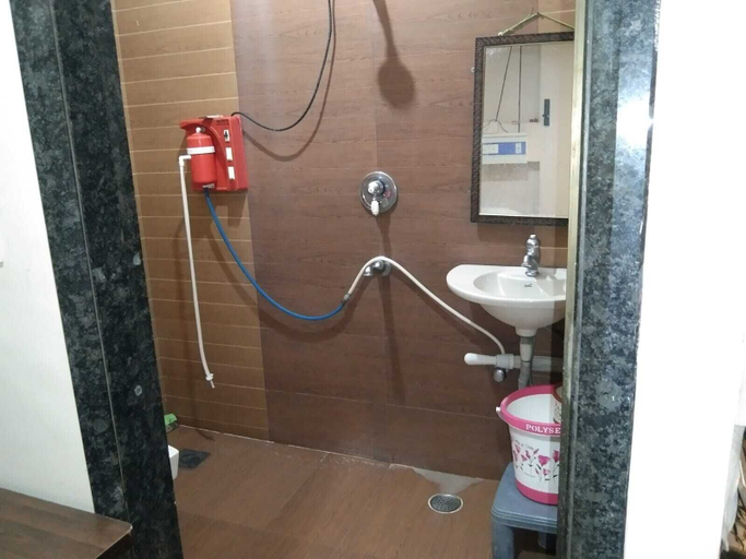 Bathroom 2, Hotel Medwin Kashi Dham, Varanasi